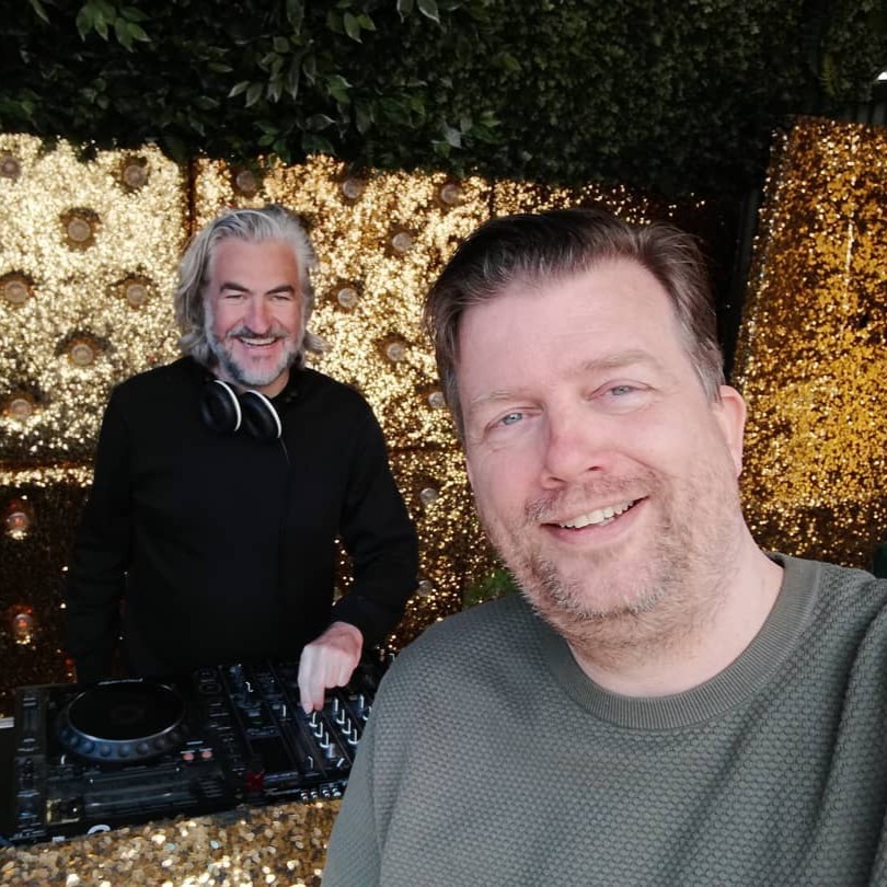 O&rsquo;Love & Remment voor een gouden glitterwand